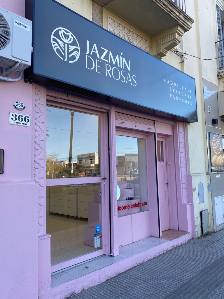 Fachada de la tienda Jazmín de Rosas en Villa Mitre